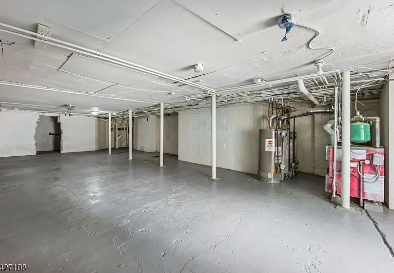 44 Gates Ave #2 — Photo 23