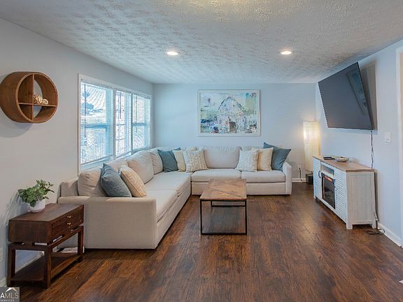 3rd image of 5215 Dixie Lake Rd