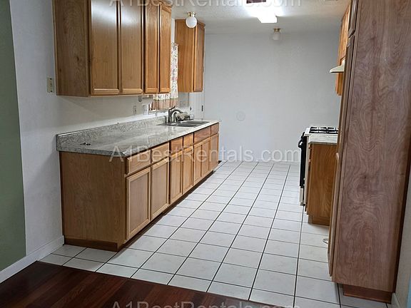 4th image of 3832 Sierra St