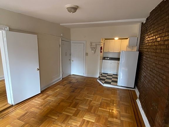 5th image of 801 Lexington Ave #5RA