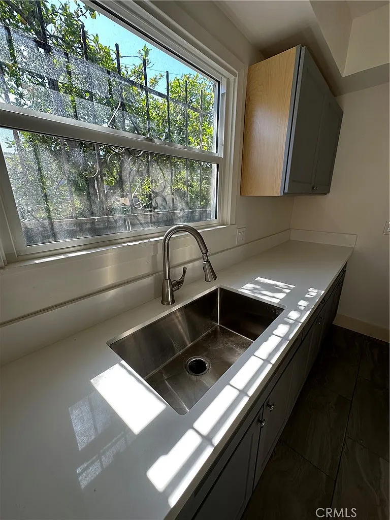 3 bed, 1.5 bath, 1772 sqft, $3,600 — Photo 4