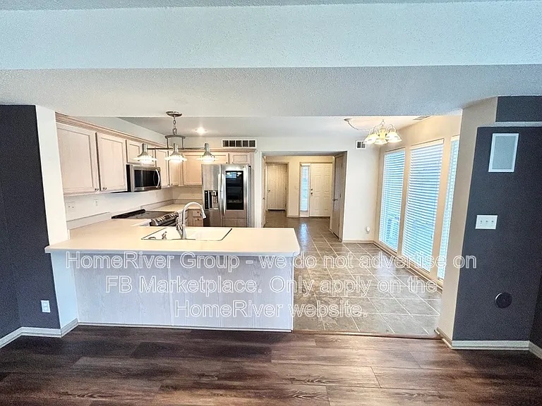 8010 N Elmwood Ave — Photo 7