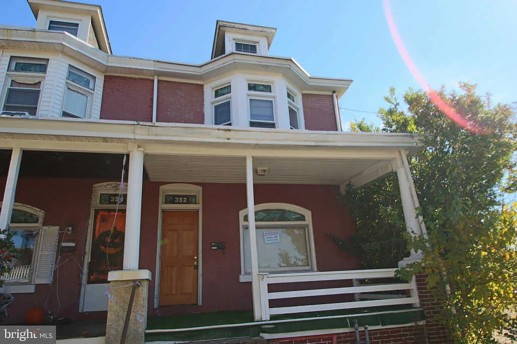 352 Spruce St photo 1