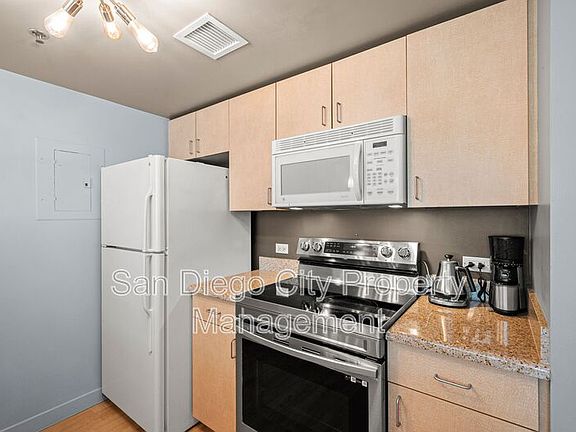 4th image of 425 W Beech St Unit 854