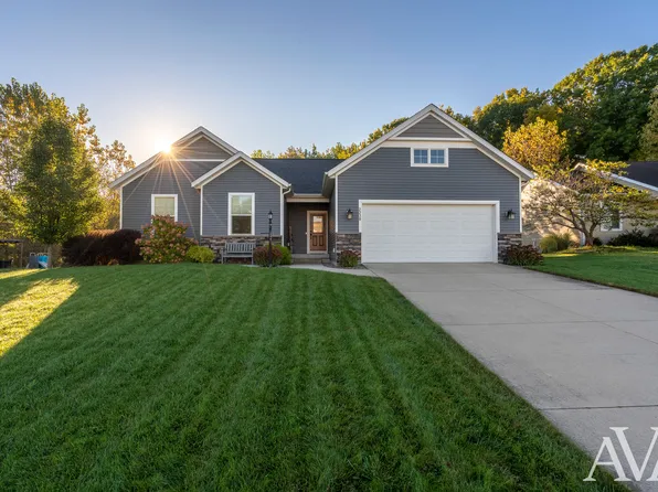 2238 Glenn Canyon Dr SE, Caledonia, MI 49316