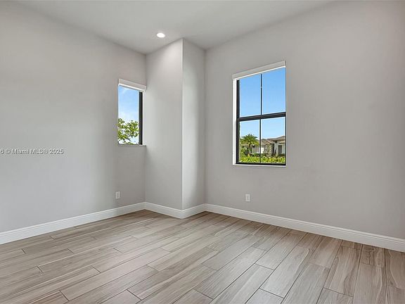 4th image of 17130 Magnolia Estates Dr #0