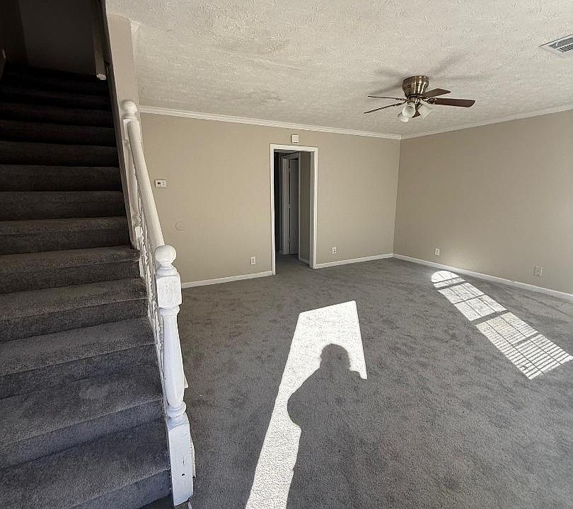 1st image of 2615 Parkside Way