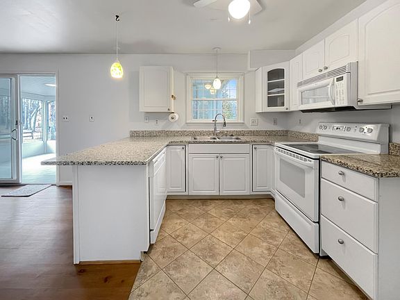 5th image of 33964 Hiawatha Blvd