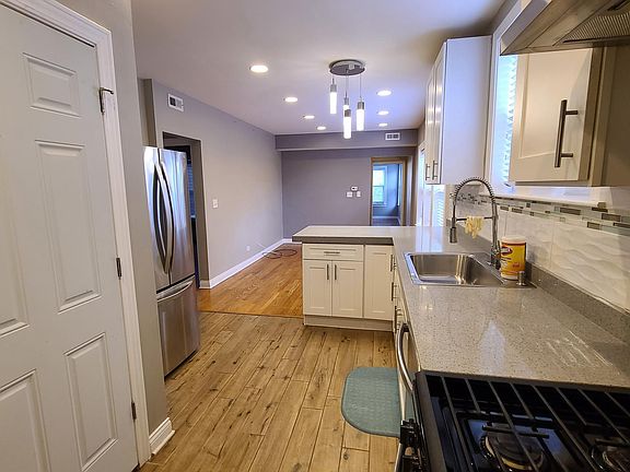4th image of 1324 Darrow Ave #1
