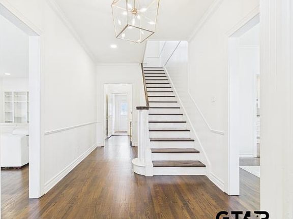3rd image of 1521 S Chilton Ave