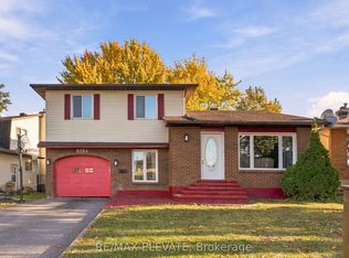 6104 Vineyard Dr, Ottawa, ON K1C 2K2