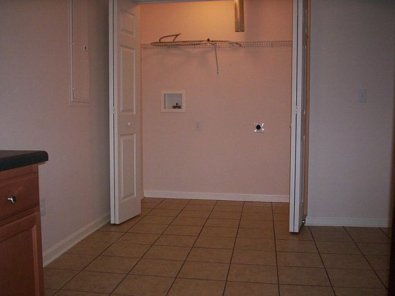 4th image of 2501 Gladstone Cir Unit 102