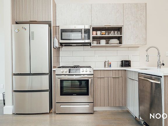 4th image of 358 Irving Ave #3B
