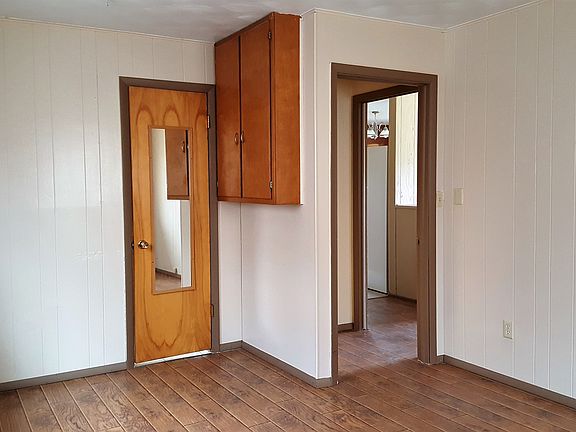 3rd image of 255 Meadow Dr
