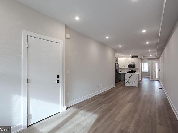 5th image of 3849 Fairmount Ave #1