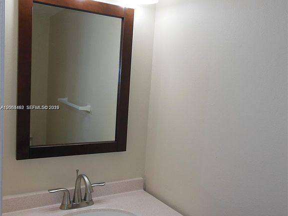 5th image of 1350 W 53rd St APT 8