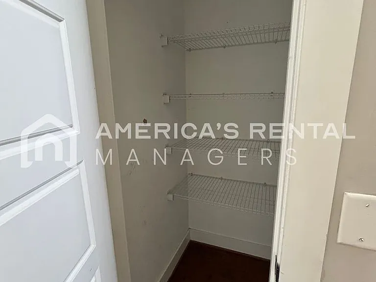 300 Oakwell Cir — Photo 6