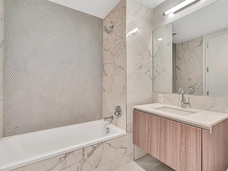160 1st St #910 — Photo 6