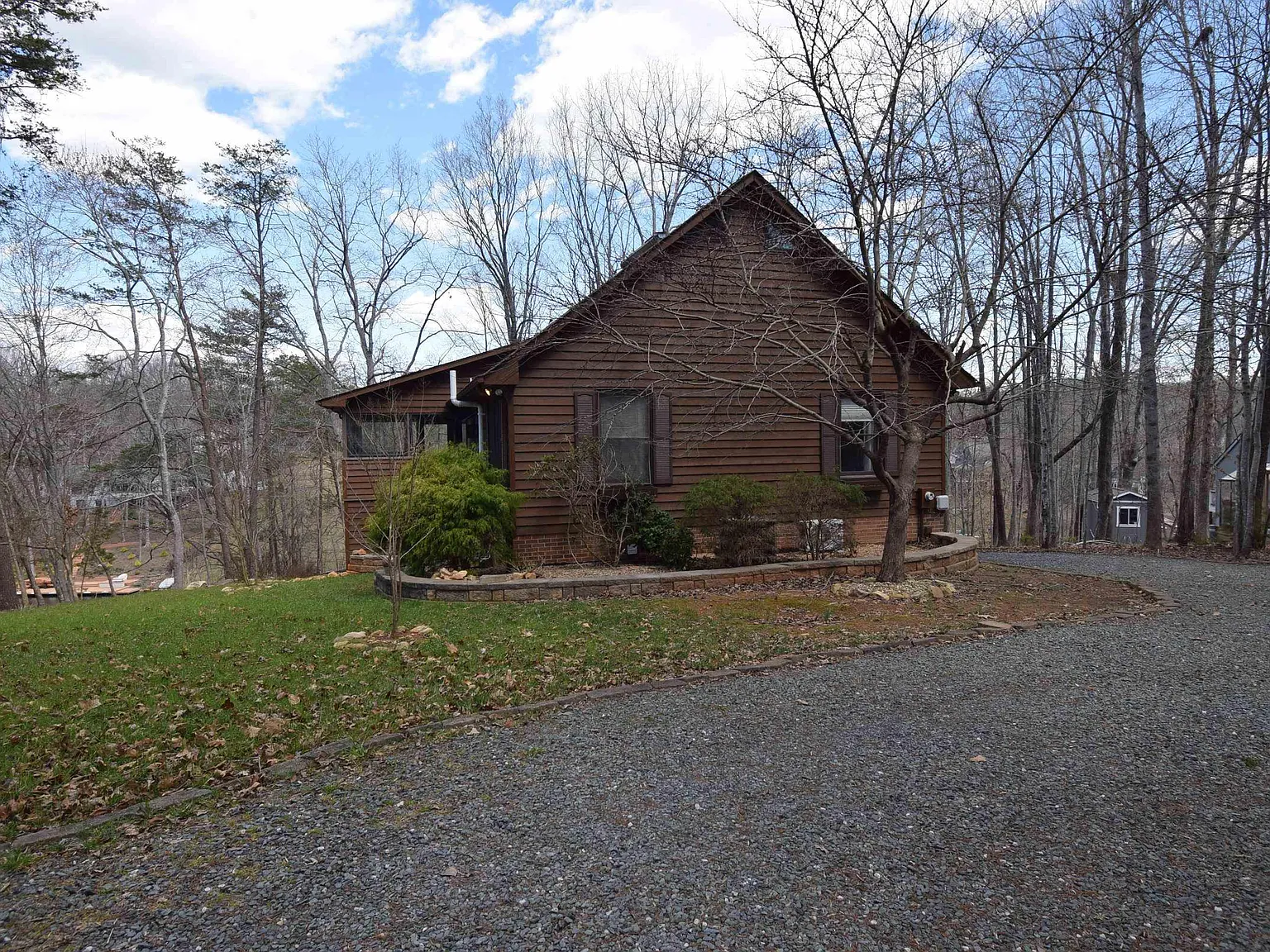 3 bed, 2.0 bath, 1601 sqft, $2,300 — Photo 2