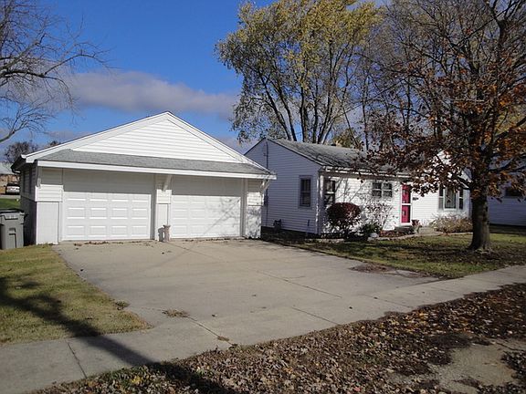 2nd image of 460 Lake St