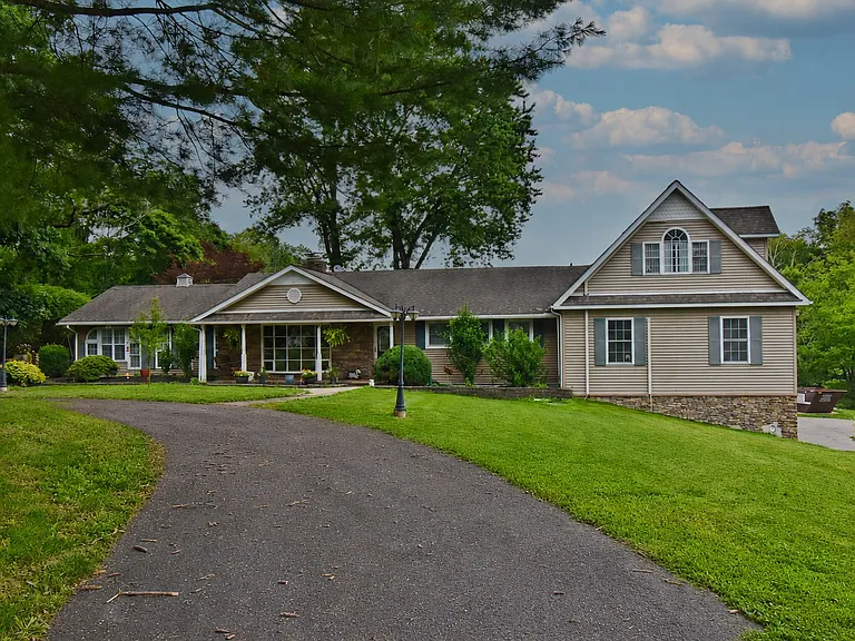 602 Fish Hill Rd — Photo 1