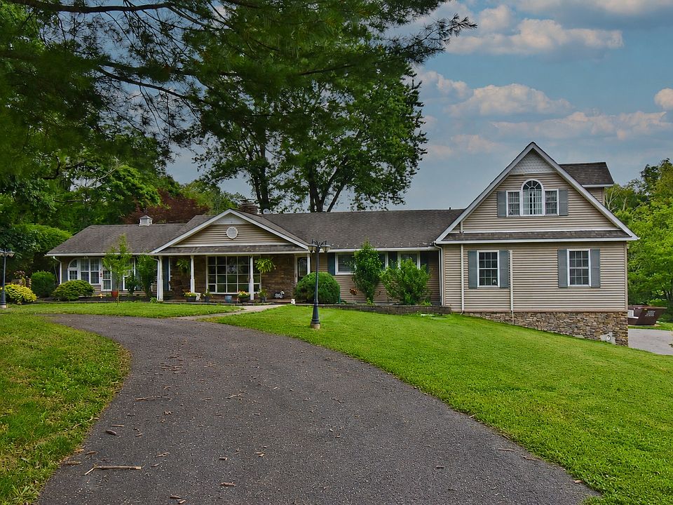 1st image of 602 Fish Hill Rd