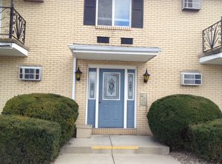 1172-17 Indian Church Rd, West Seneca, NY 14224