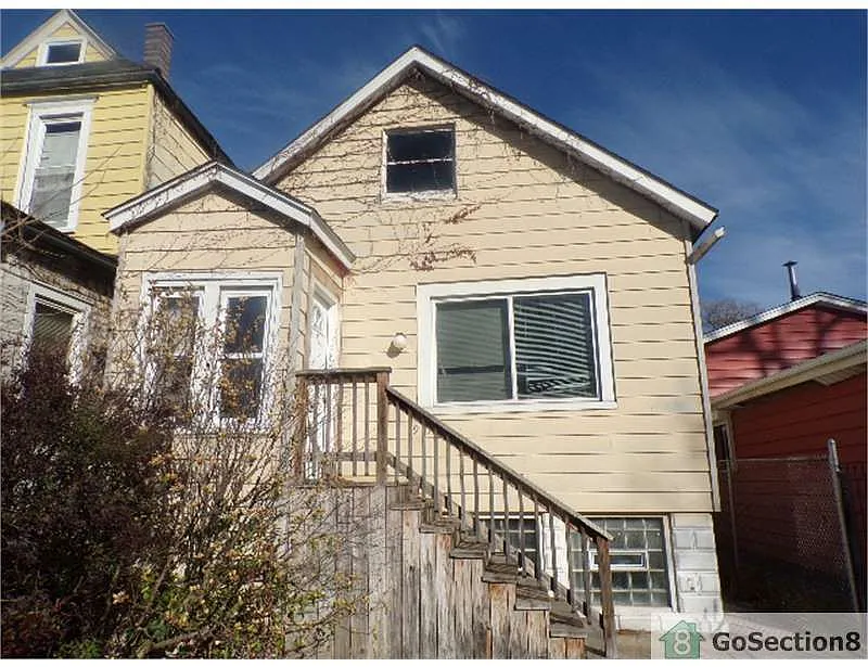 9315 S Burnside Ave photo 1