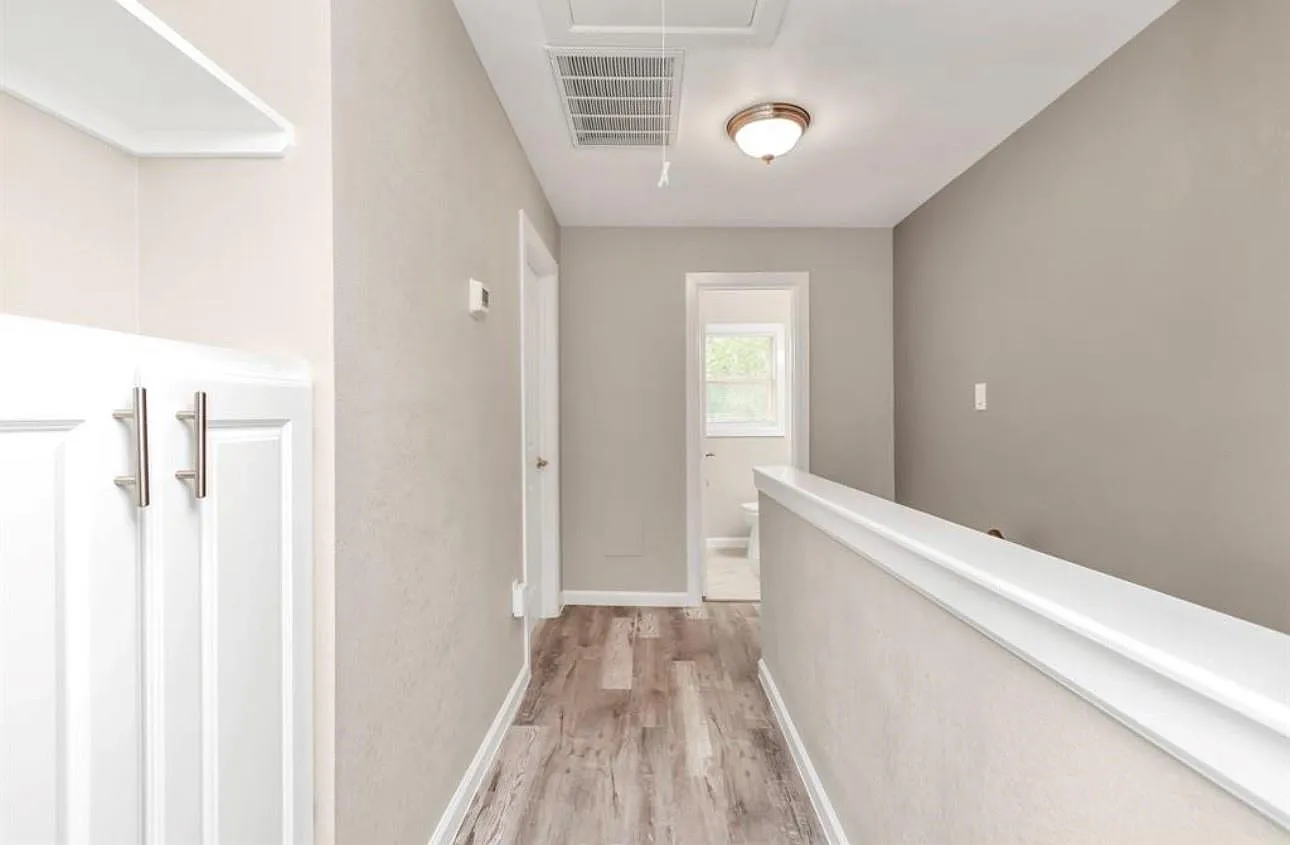 2 bed, 1.5 bath, 2065 sqft, $1,600 — Photo 2