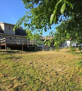 2nd image of 215 Warren Cir