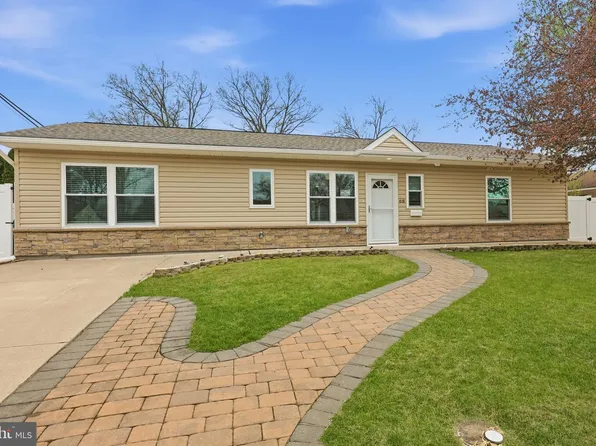 68 Tapered Oak Ln, Levittown, PA 19054