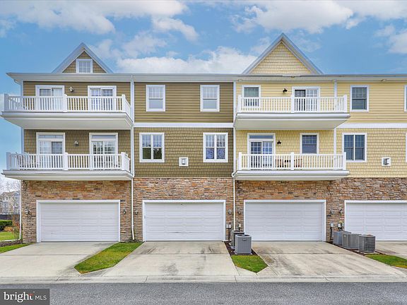 3rd image of 36390 Azalea Ave