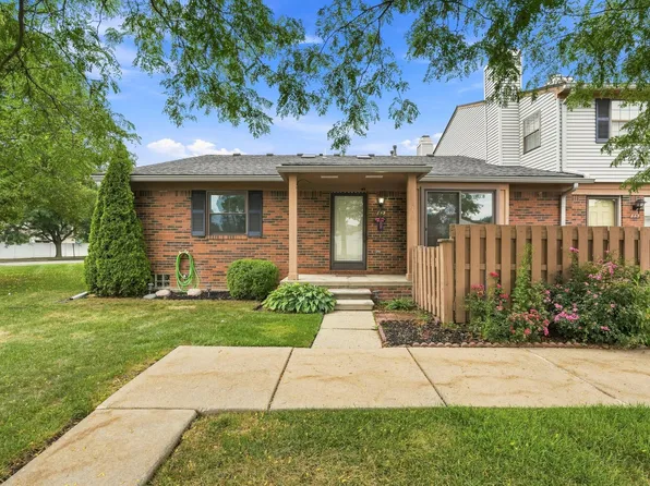 2071 Vine Way Dr APT 82, Canton, MI 48188