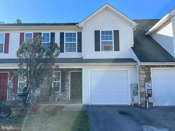84 Fuzzy Tail Dr, Ranson, WV 25438