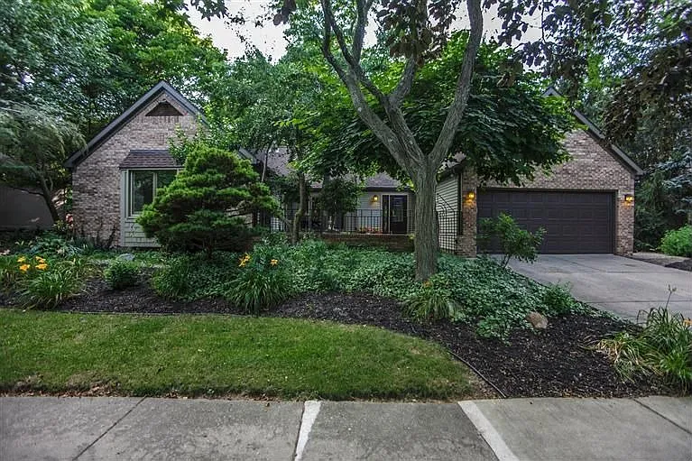 2240 Chaucer Ct photo 1