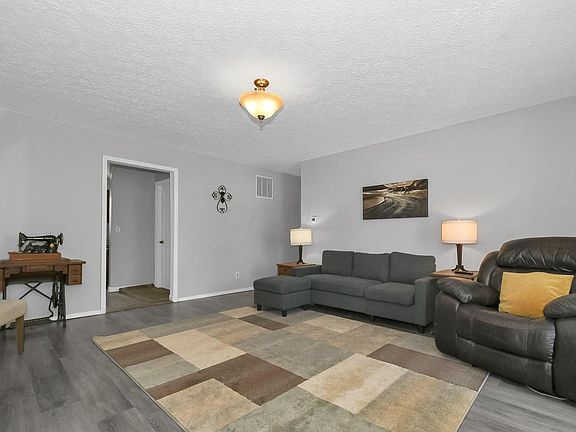 4th image of 2399 Dorothy Ln