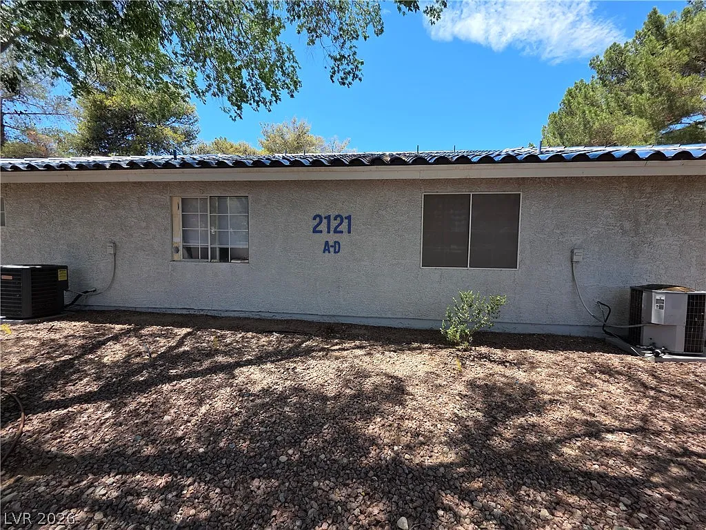 2 bed, 2.0 bath, 900 sqft, $1,350 — Photo 2