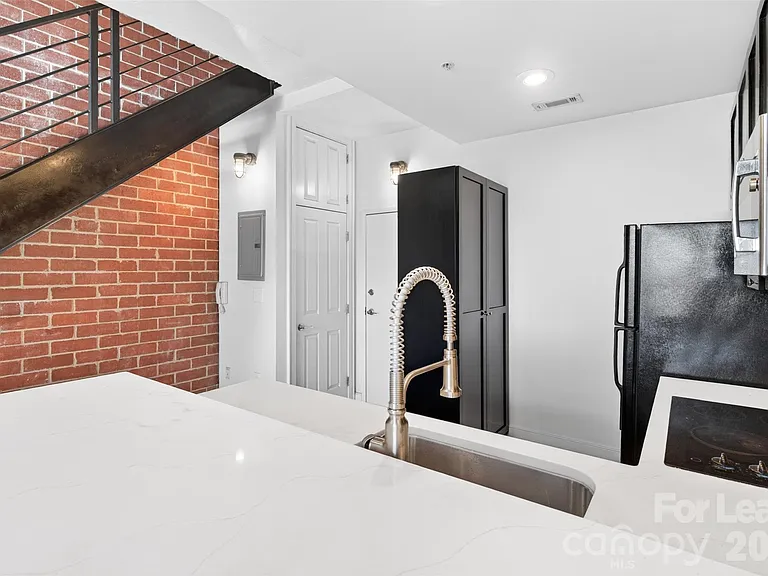 710 W Trade St #505 — Photo 8