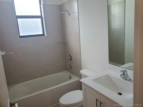 5th image of 2823 SW 16th Ter