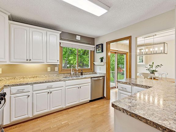 3rd image of 6617 Jonquil Way