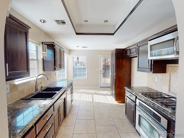 7434 S 95th East Ave — Photo 8