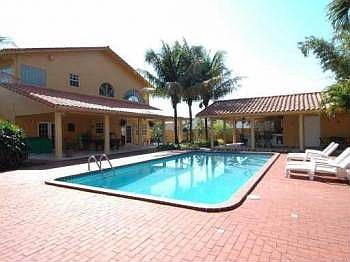 3rd image of 10485 NW 130th St
