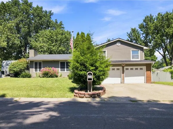 1004 Douglas Ln, Sedalia, MO 65301