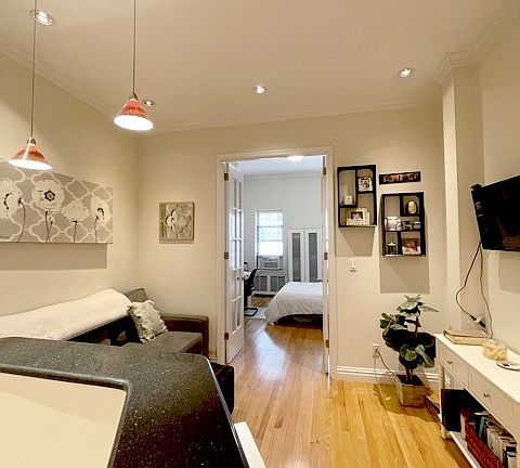 3rd image of 208 E 34th St #5-B