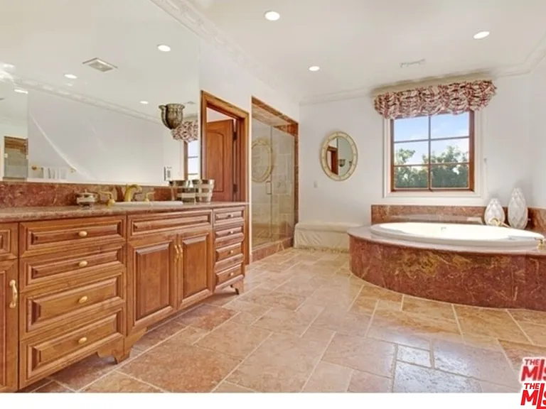 725 N Foothill Rd — Photo 27