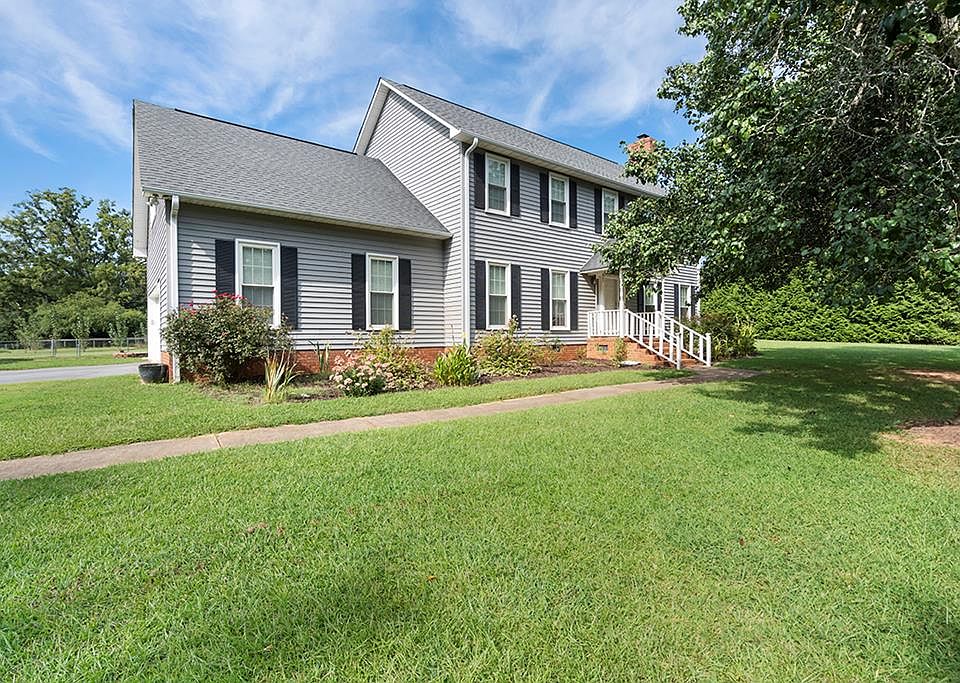 1st image of 104 Wentworth Dr