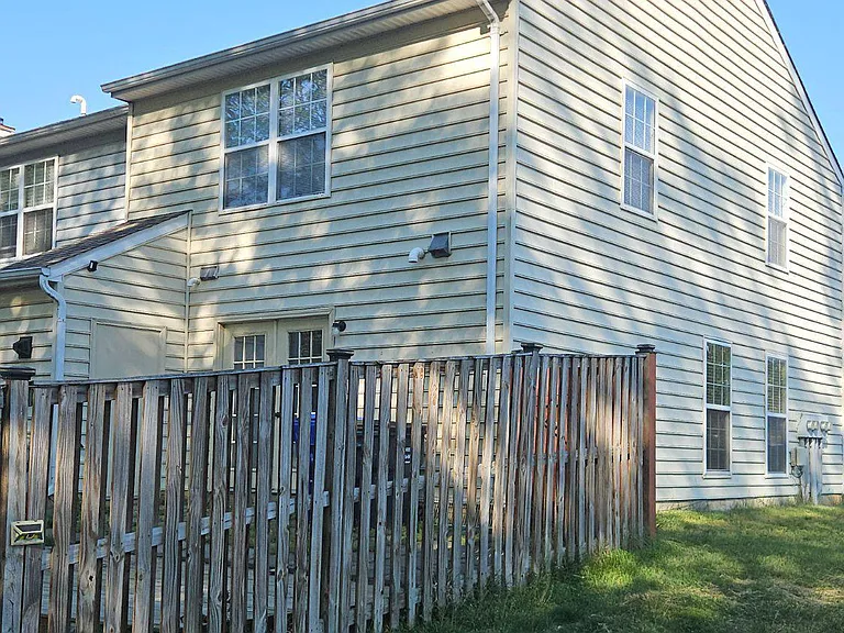 2346 Hazelwood Ct — Photo 21