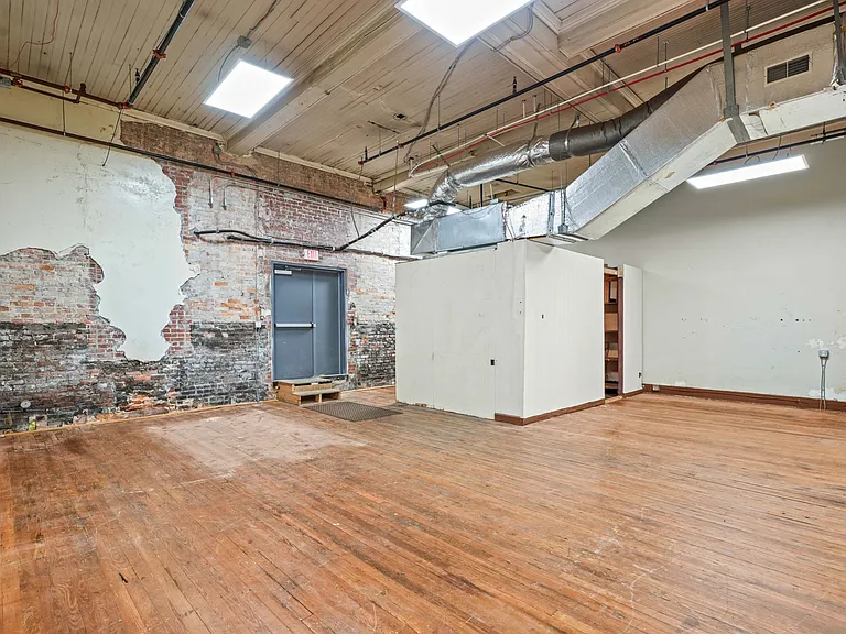 205 E Walnut St — Photo 19