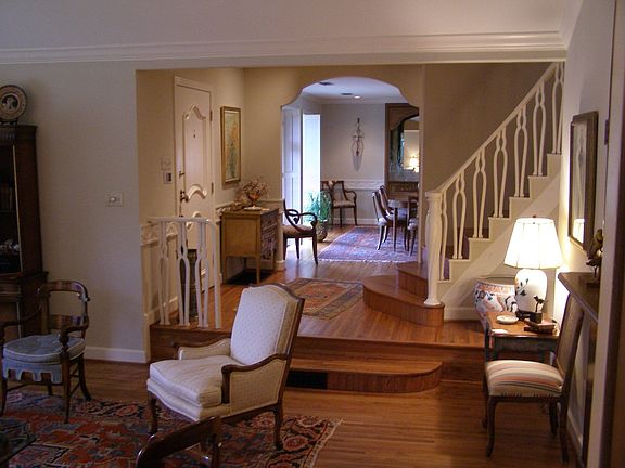 3rd image of 2609 Colonial Pkwy