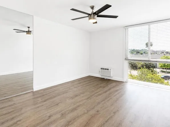 3050 Rue D Orleans #404, San Diego, CA 92110
